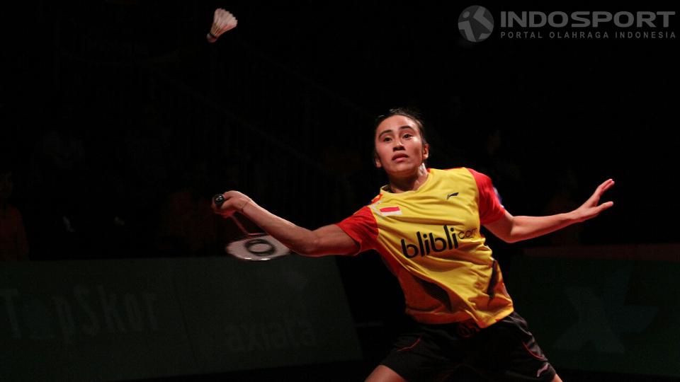 Tunggal putri Indonesia, Bellaetrix Manuputty, dipermalukan Yip Pui Yin dari tim Asia All-Stars 14-21, 20-22 pada turnamen Axiata Cup 2014 di Sports Mall Kelapa Gading, Kamis (27/11/14).